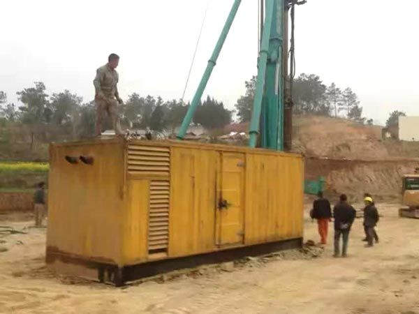 尉犁如何判断水冷式机油散热器密封件是否需要更换?